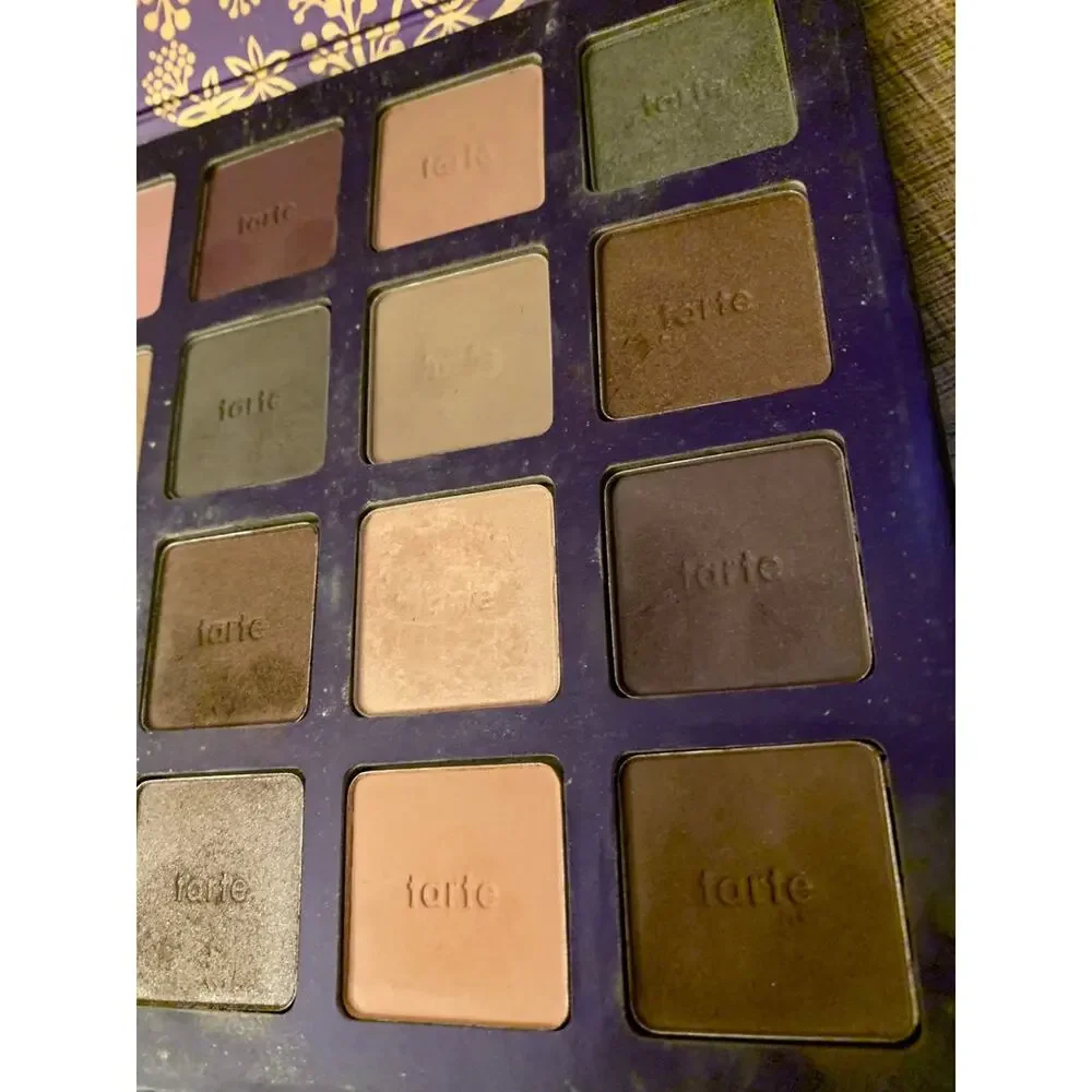20 Shade HIGH PERFORMANCE NATURALS EYESHADOW PALETTE by‎ TARTE